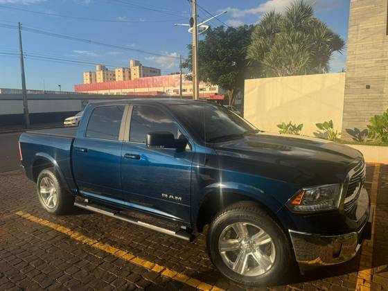 RAM CLASSIC 5.7 V8 GASOLINA LARAMIE CD 4X4 AUTOMÁTICO